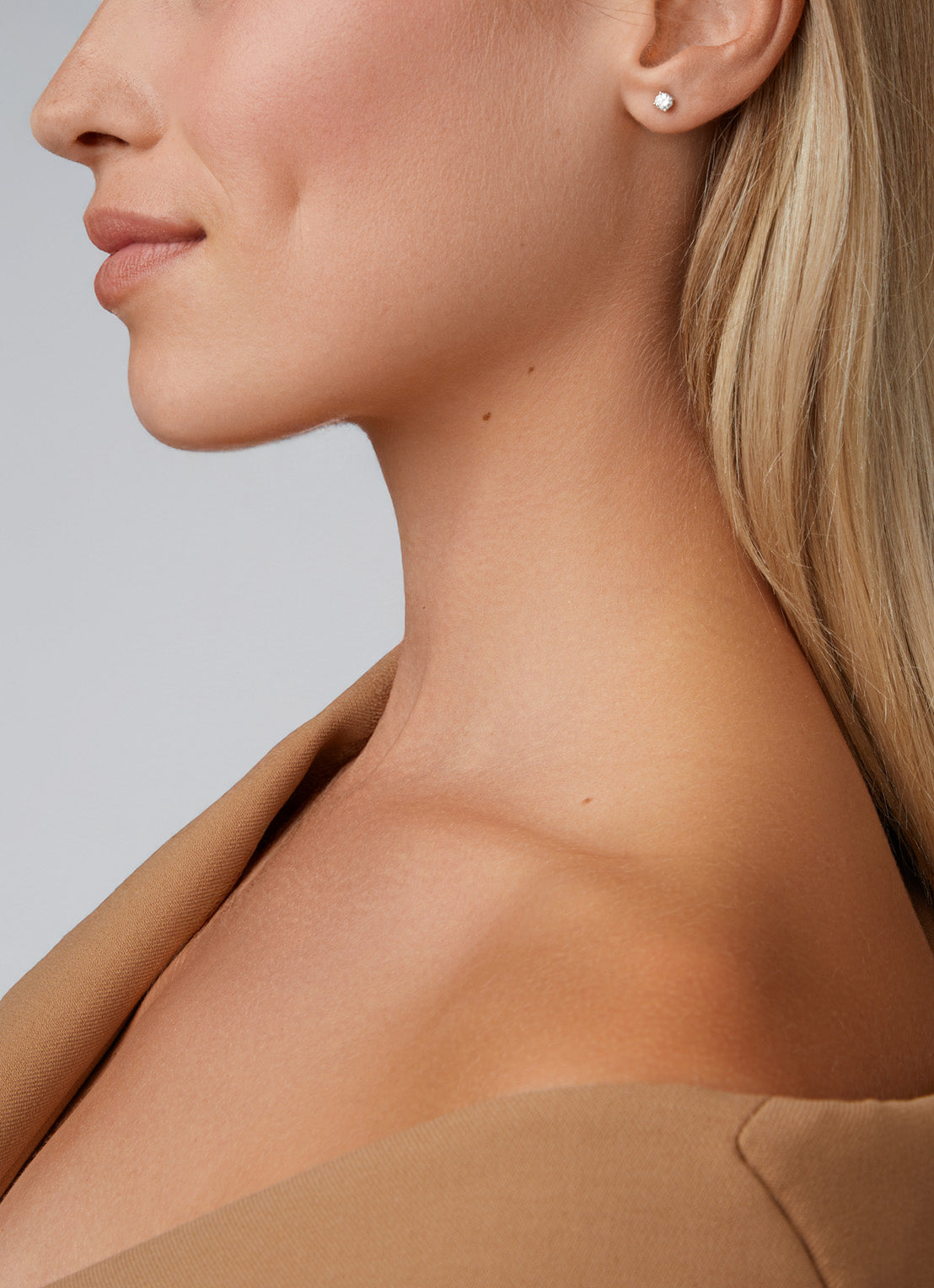 Geelgouden solitair oorstekers, 0.34 ct diamant, Groeibriljant