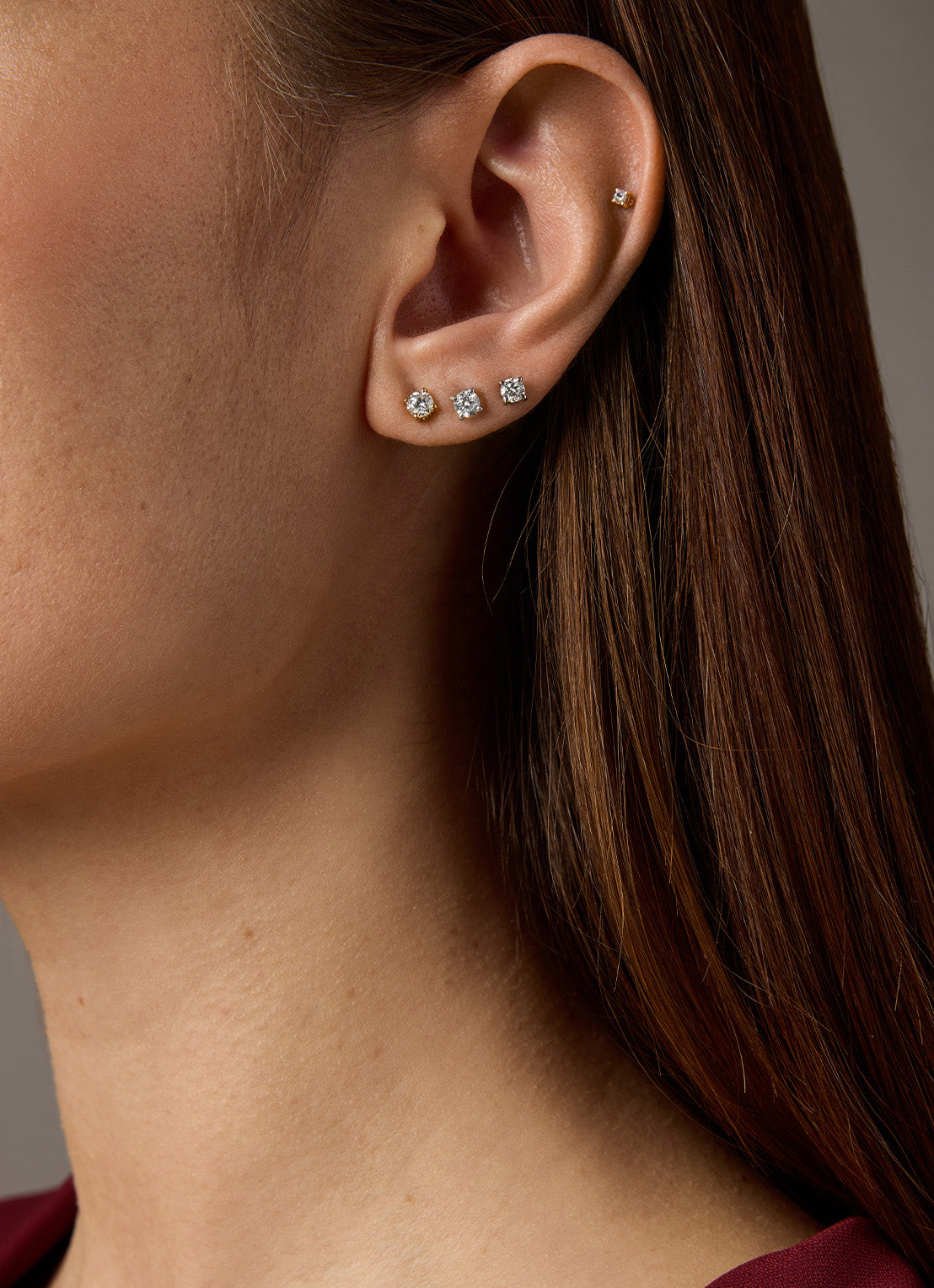 White gold solitary ear plugs, 0.40 ct diamond, Groeibriljant