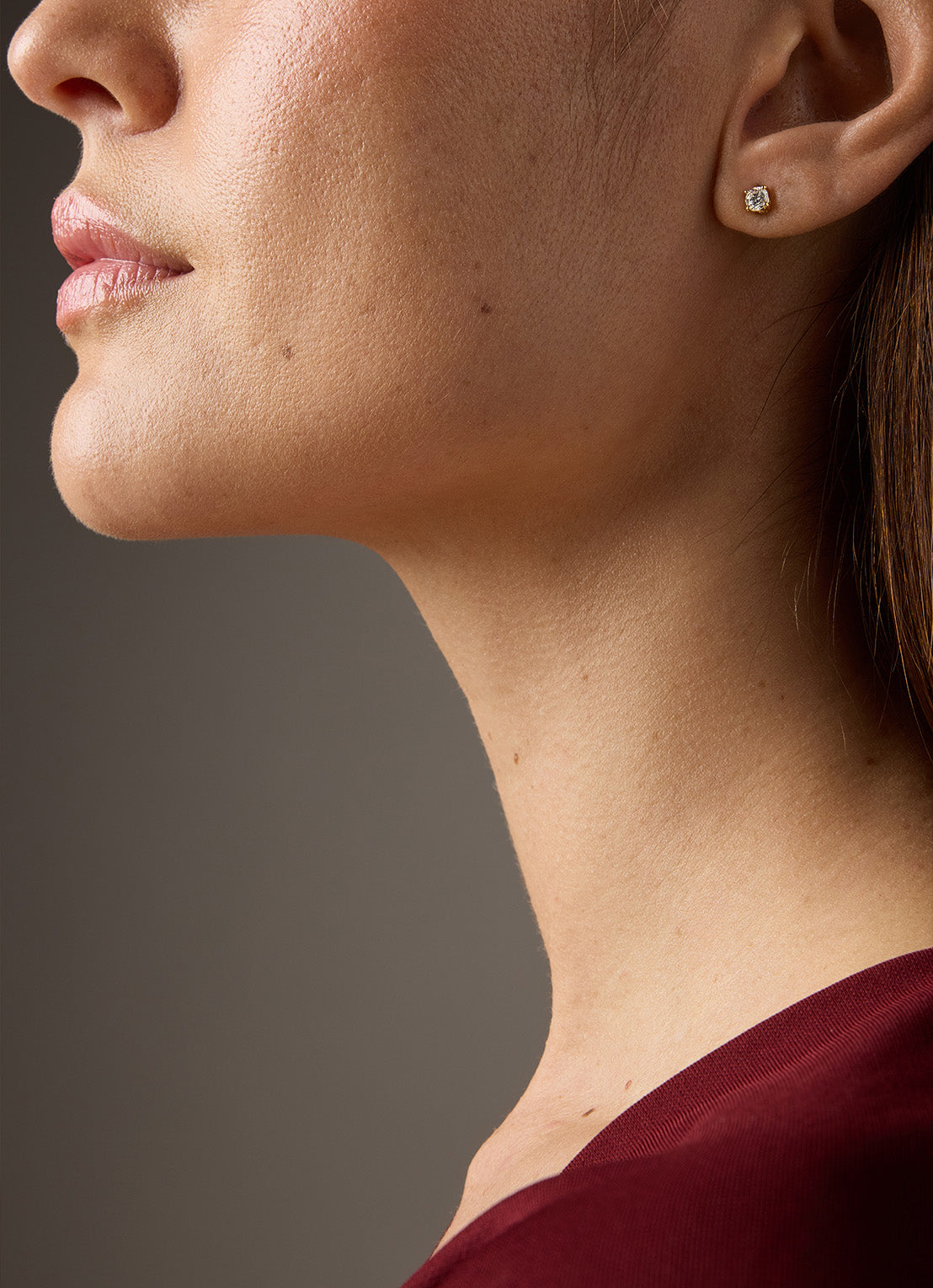 White gold solitary ear plugs, 0.40 ct diamond, Groeibriljant