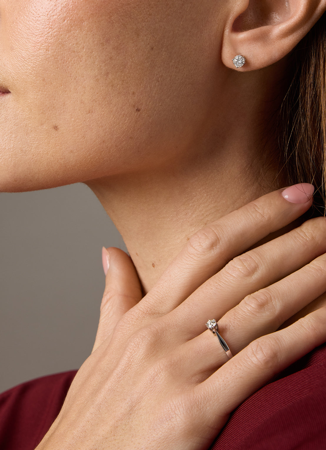 Geelgouden solitair oorstekers, 0.66 ct diamant, Groeibriljant