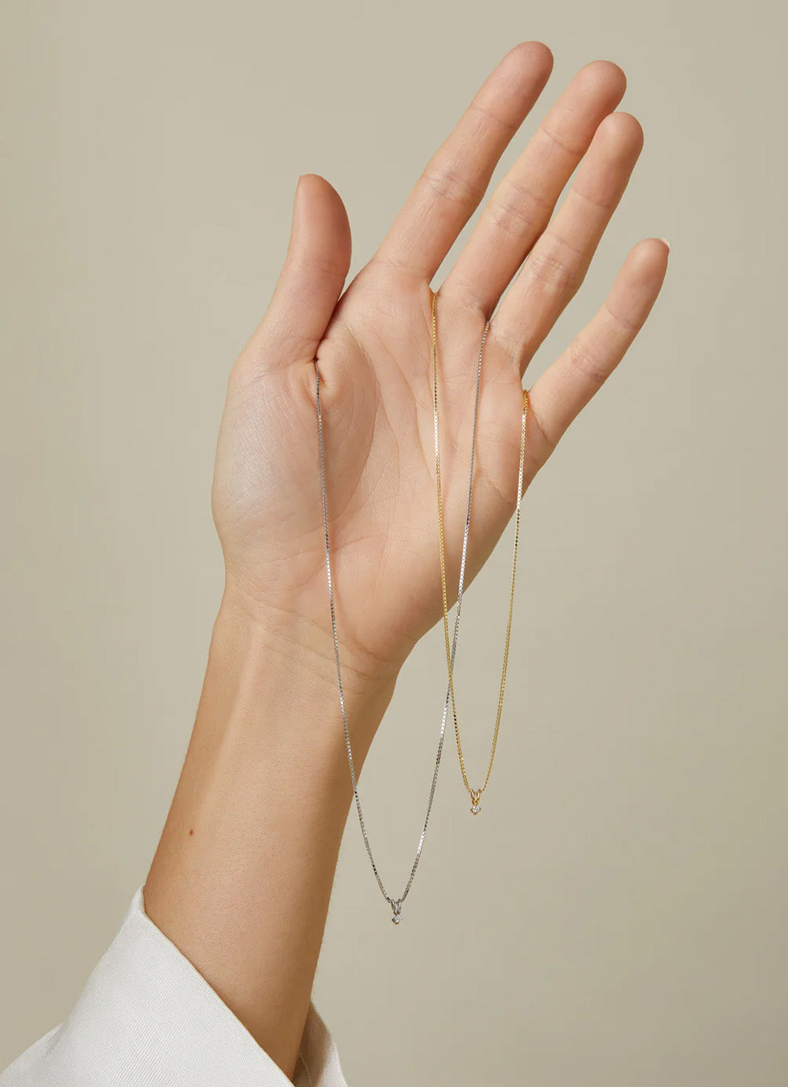 Yellow gold pendant, 0.02 ct diamond, Groeibriljant