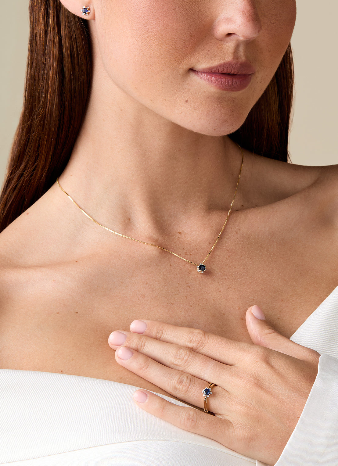 Yellow gold earrings, 0.60 ct blue sapphire, Empress