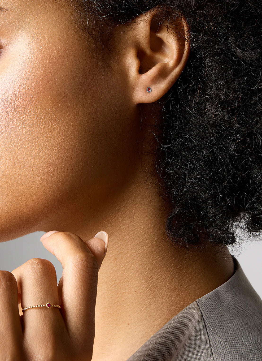 Witgouden oorsieraden, 0.10 ct robijn, Joy