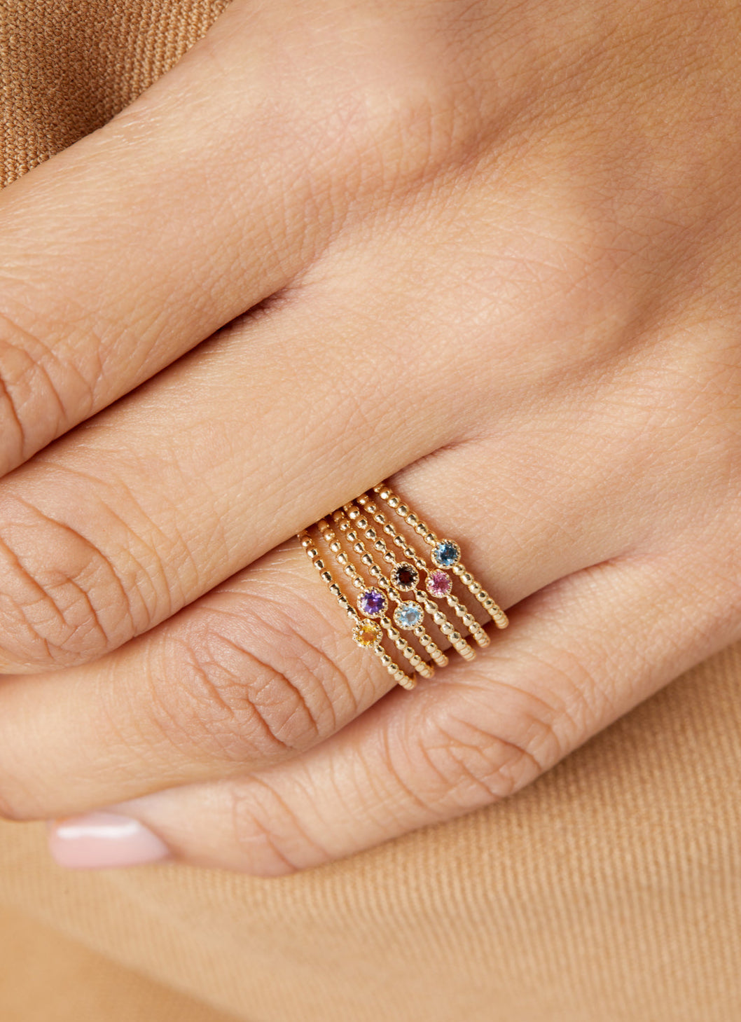 Yellow gold ring, 0.04 ct purple amethist, joy