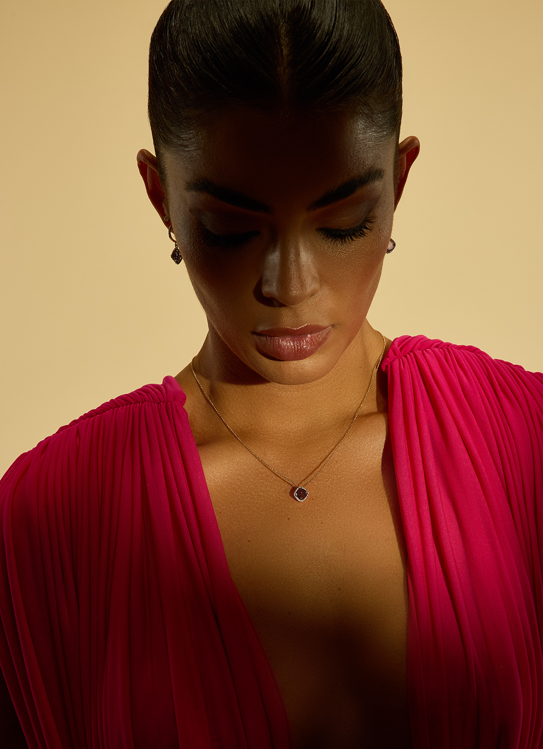 Geelgouden collier, 1.54 ct paarse amethist, Fiësta