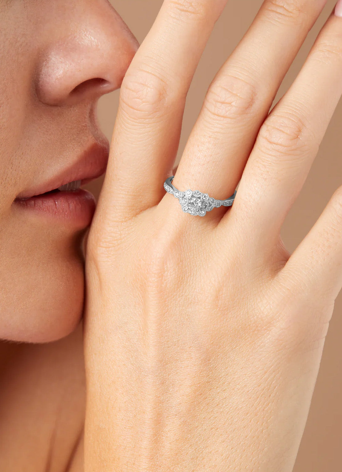 Witgouden ring, 0.37 ct diamant, Since 1904