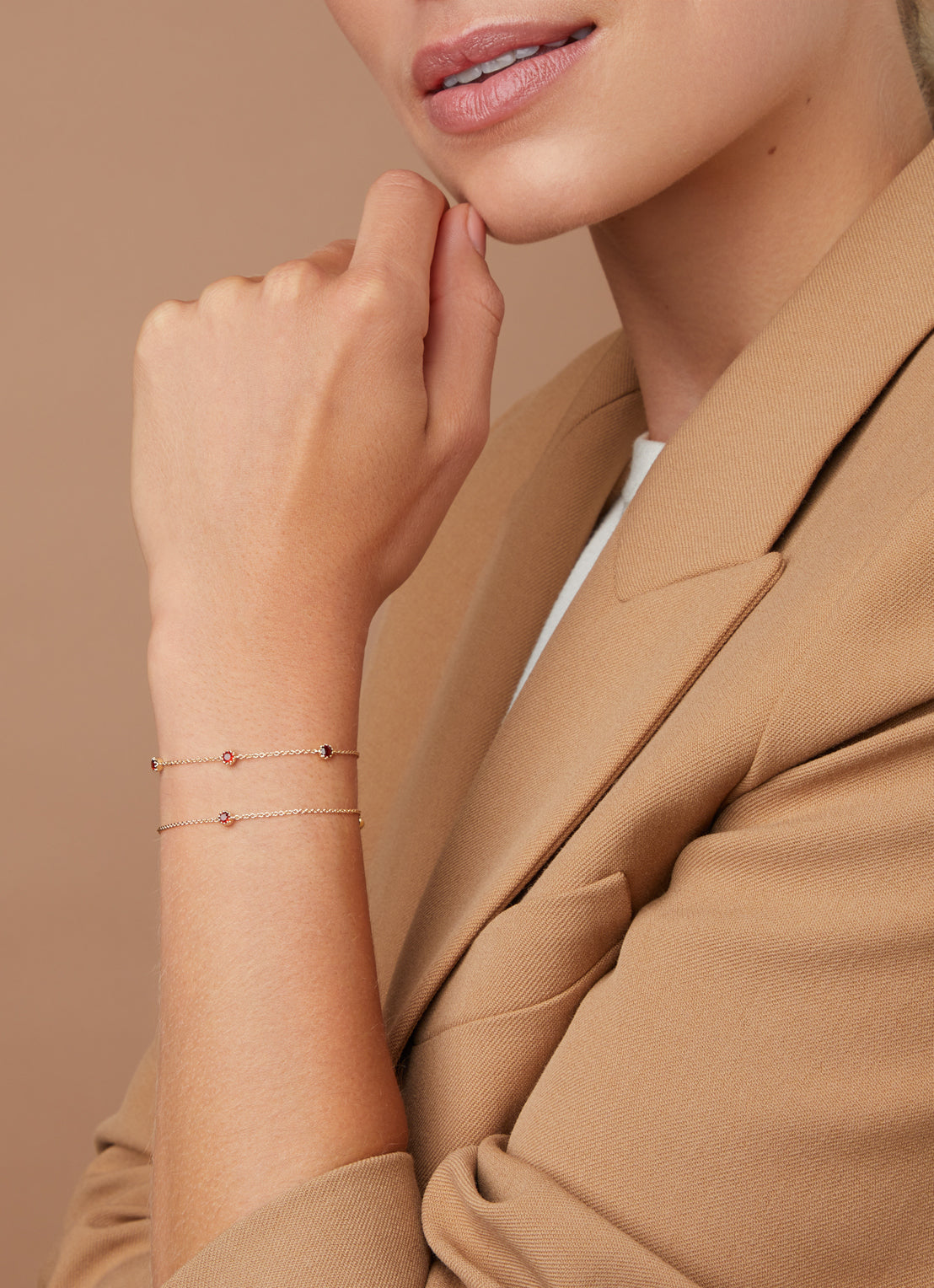 Yellow gold bracelet, 0.13 ct grenade, joy