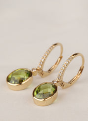 Yellow gold ear jewelry, 2.61 ct peridot, philosophy