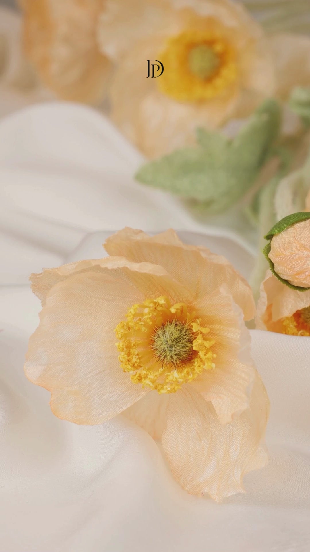 Yellow gold bracelet, 0.06 ct diamond, Queen Bee