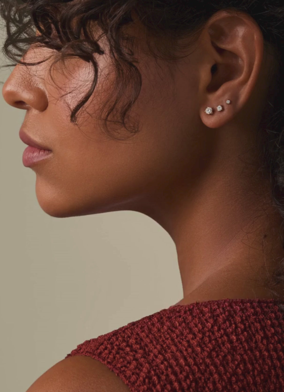 White gold solitary ear plugs, 0.46 ct diamond, Groeibriljant