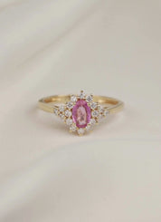 Geelgouden ring, 0.60 ct roze saffier, Eden