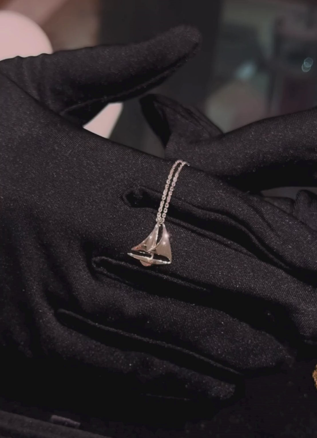 White gold pendant Sailboat, Dutch icons